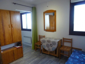 Arette : Apt 4/5 pers, au pied des pistes, ascenseur, parking, micro-ondes/grill - FR-1-602-107